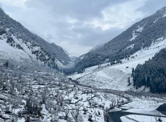 Kashmir Faces Intense Cold Wave, Srinagar Records -3.4°C Amid Freezing Temperatures