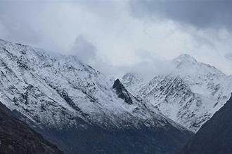 J&K’s Higher Regions Receive Fresh Snowfall, Transforming Poonch and Srinagar into Winter Wonderlands